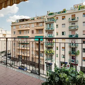  Appartamento Cosy With Balcony & Private Garage